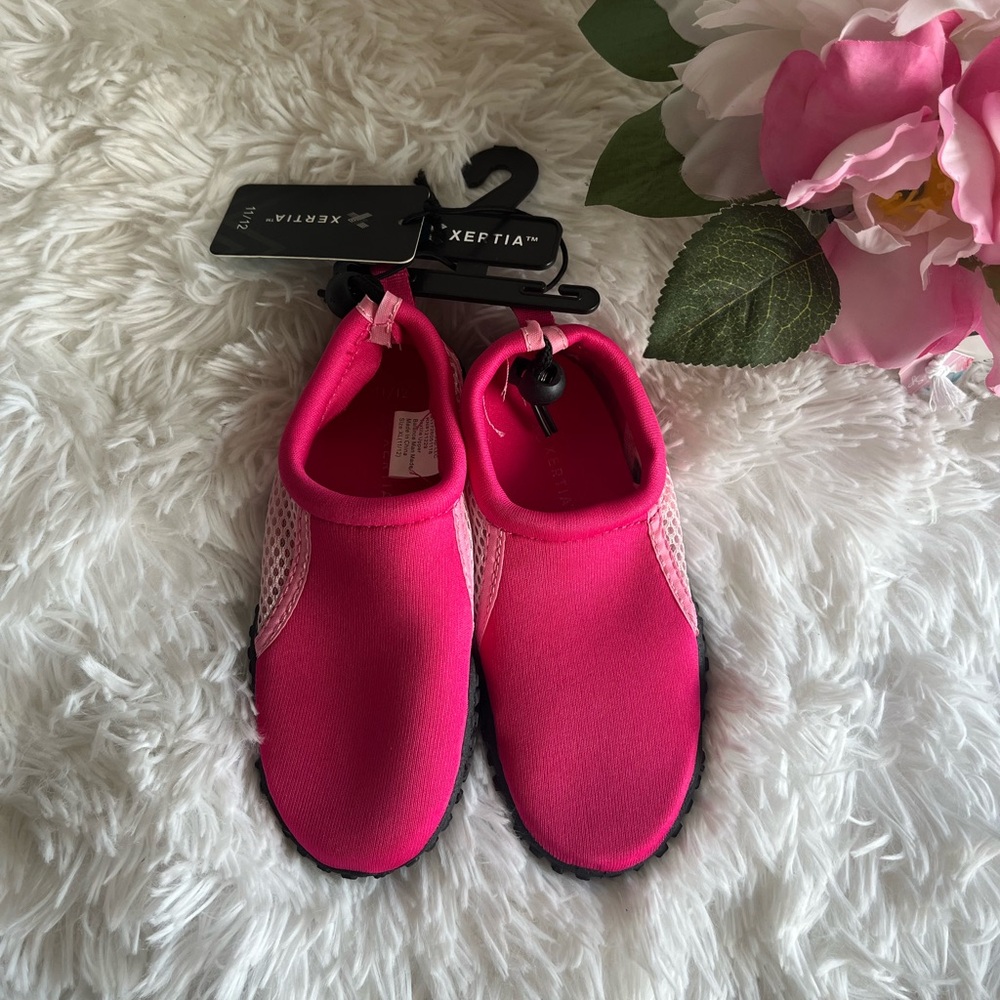 Xertia NWT Kids Pink Water Shoes